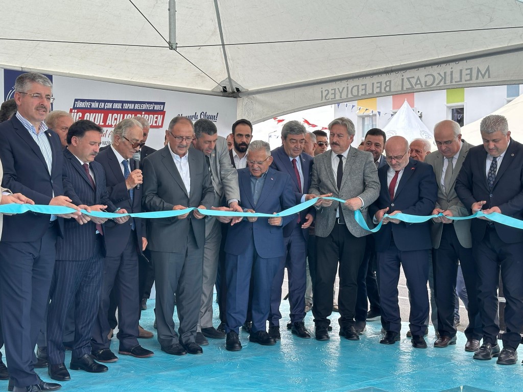 Kaymakamımız Sayın Sedat Sırrı Arısoy, Yapımı Tamamlanan Okulların Toplu Açılış Törenine Katıldı