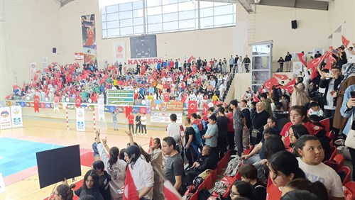 Kaymakamımız Sayın Sedat Sırrı Arısoy, ERVA Spor Okulları 2. Valilik Kupası Taekwondo Şampiyonası ve Ödül Töreni'ne Katıldı