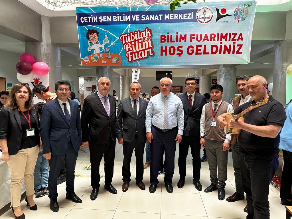 Kaymakamımız Sayın Sedat Sırrı Arısoy, TÜBİTAK 4006 Bilim Fuarının Açılışını Yaptı